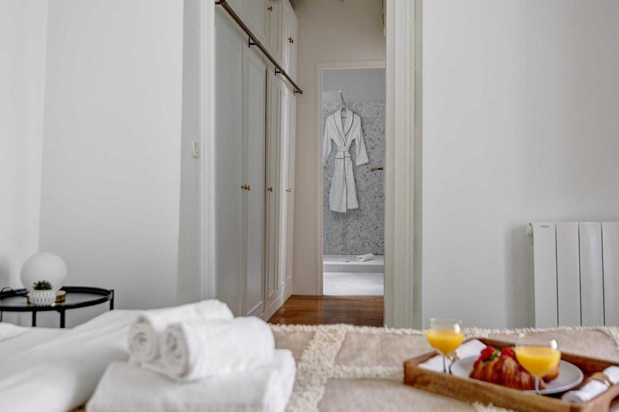 Champs-Elysees - 2Br With Balcony - Cityapartmentstay Париж Экстерьер фото
