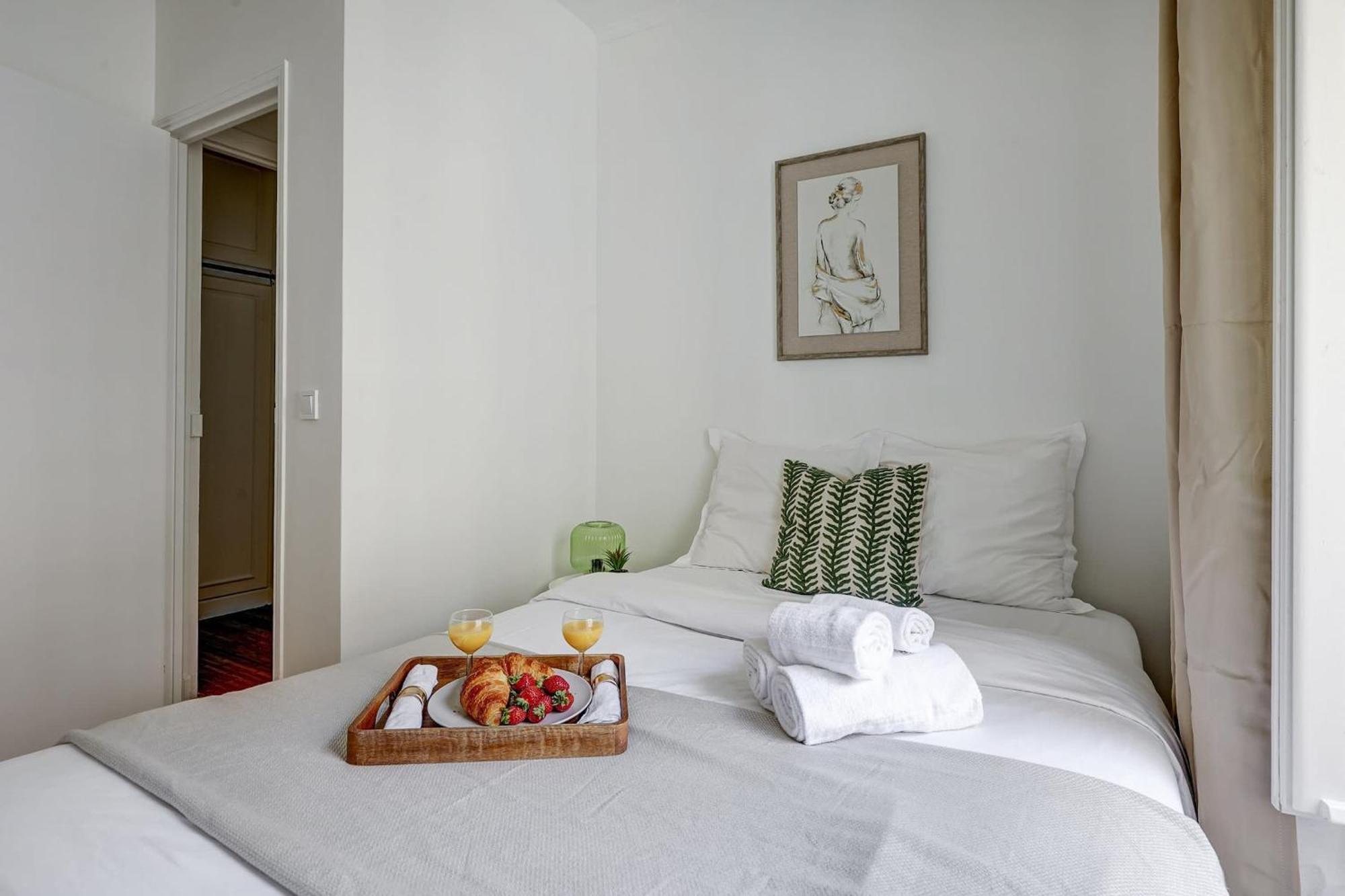 Champs-Elysees - 2Br With Balcony - Cityapartmentstay Париж Экстерьер фото