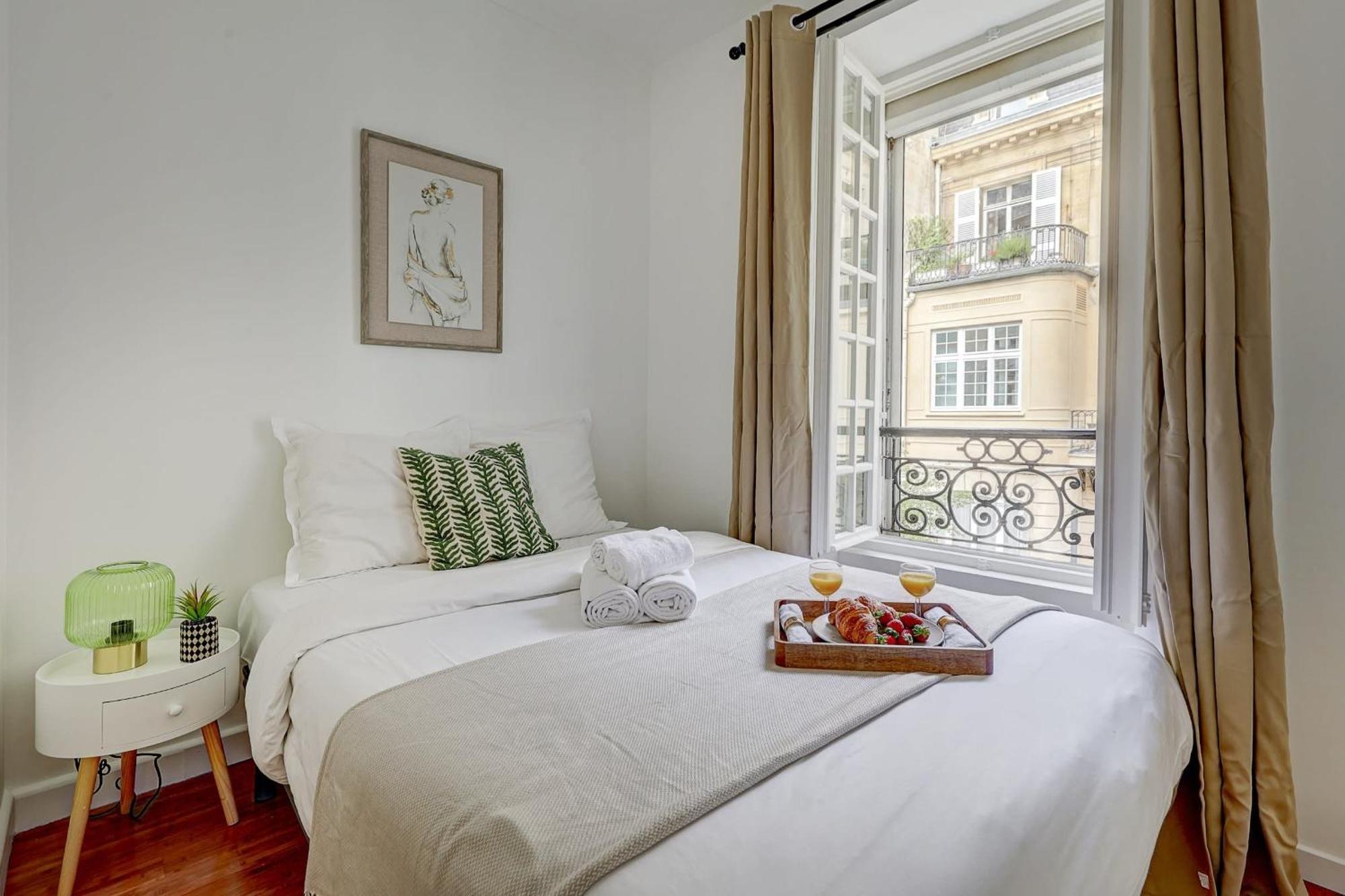 Champs-Elysees - 2Br With Balcony - Cityapartmentstay Париж Экстерьер фото