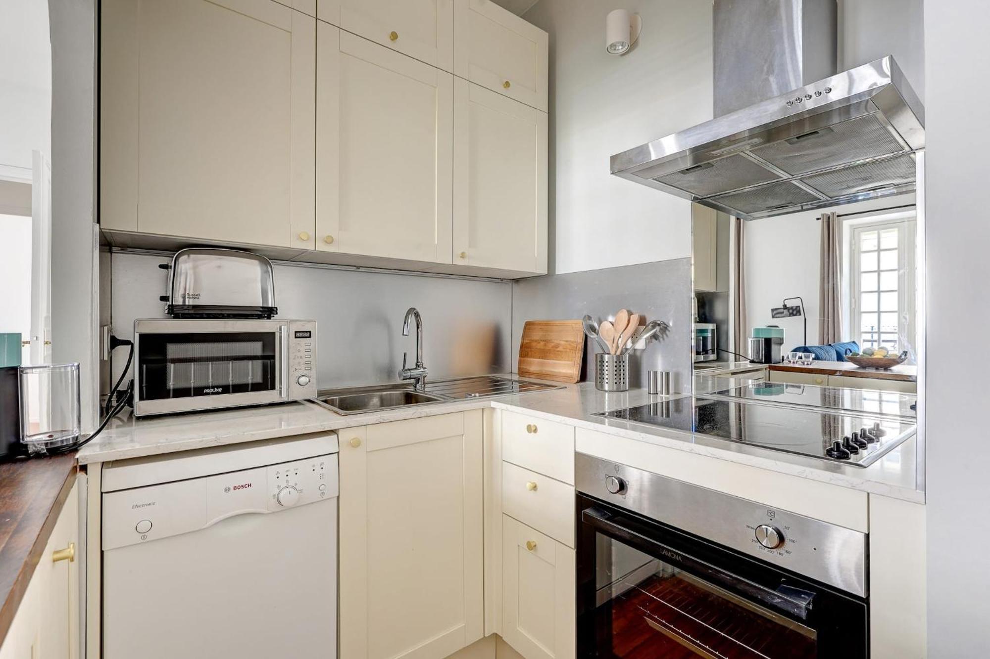 Champs-Elysees - 2Br With Balcony - Cityapartmentstay Париж Экстерьер фото